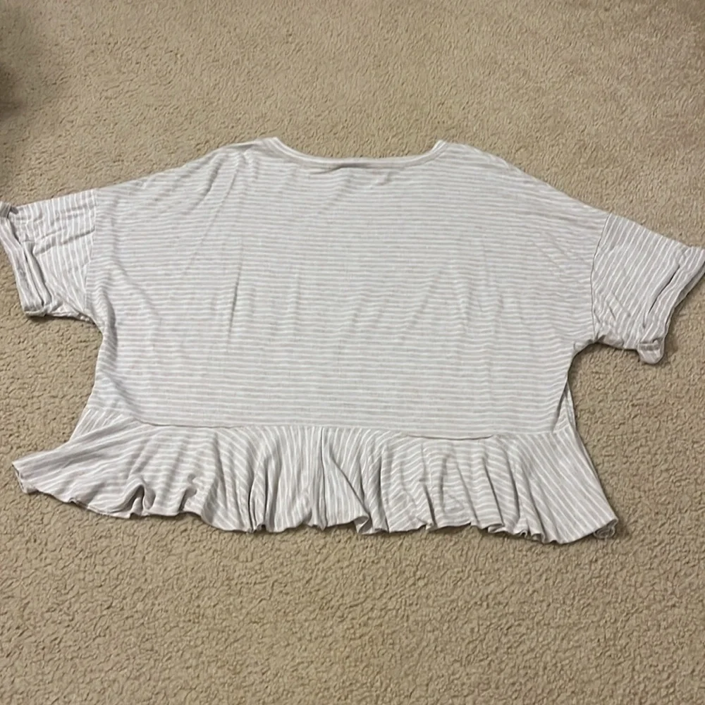 Woman’s Ruffled Top - Picture 2 of 4